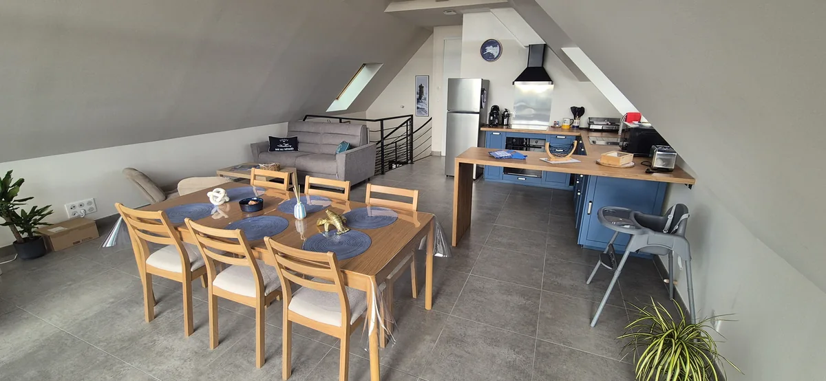Maison 1 · Vue mer et grande terrasse — Salle à manger et espace de vie