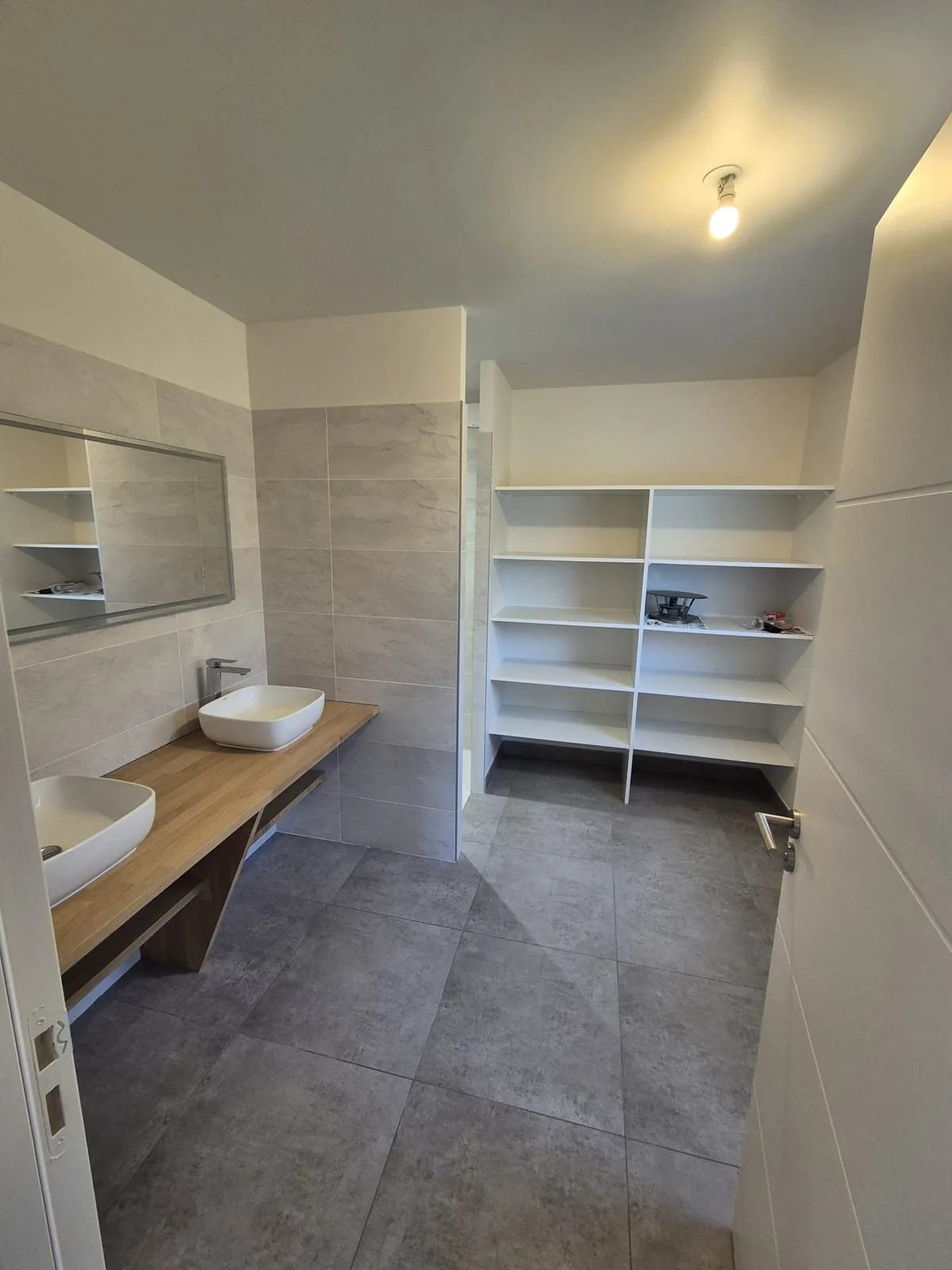 Maison 1 · Vue mer et grande terrasse — Salle de bain