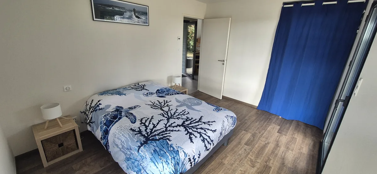 Maison 2 · Vue sur la baie et séjour panoramique — Chambre double